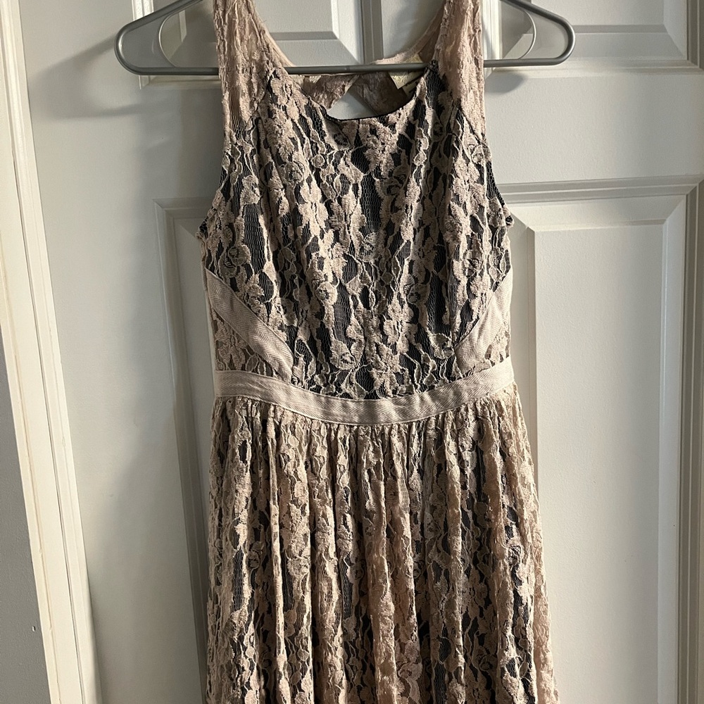 Lace daytrip dress mauve color